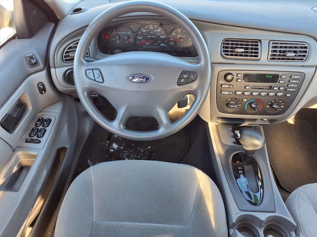 2003 Ford Taurus SE