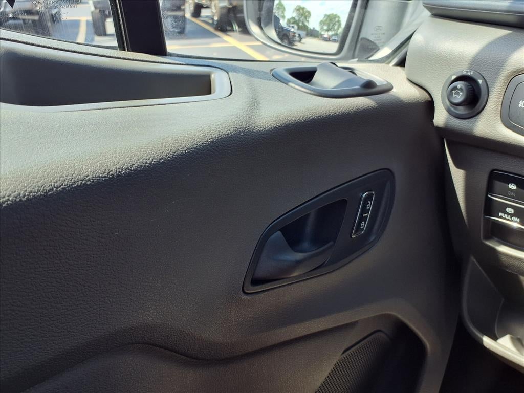 2023 Ford Transit Wagon XLT