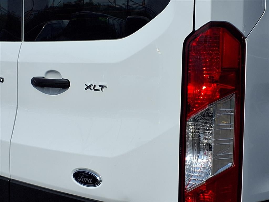 2023 Ford Transit Wagon XLT