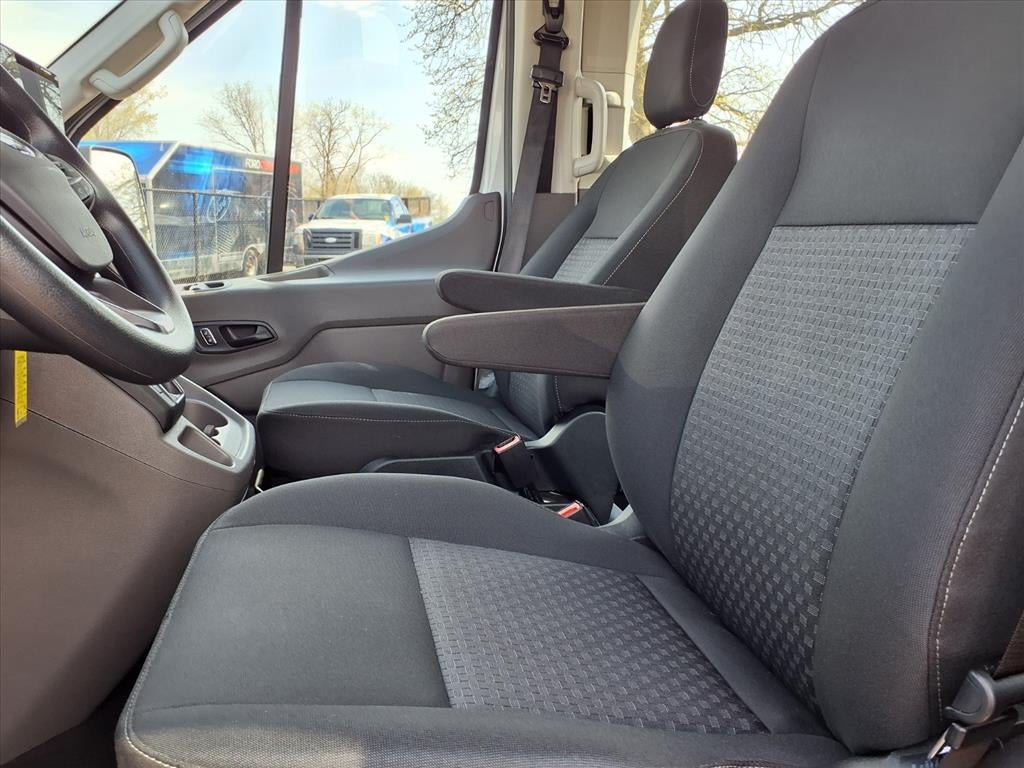 2023 Ford Transit Wagon XLT