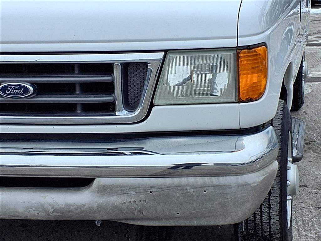 2004 Ford Econoline Wagon Base