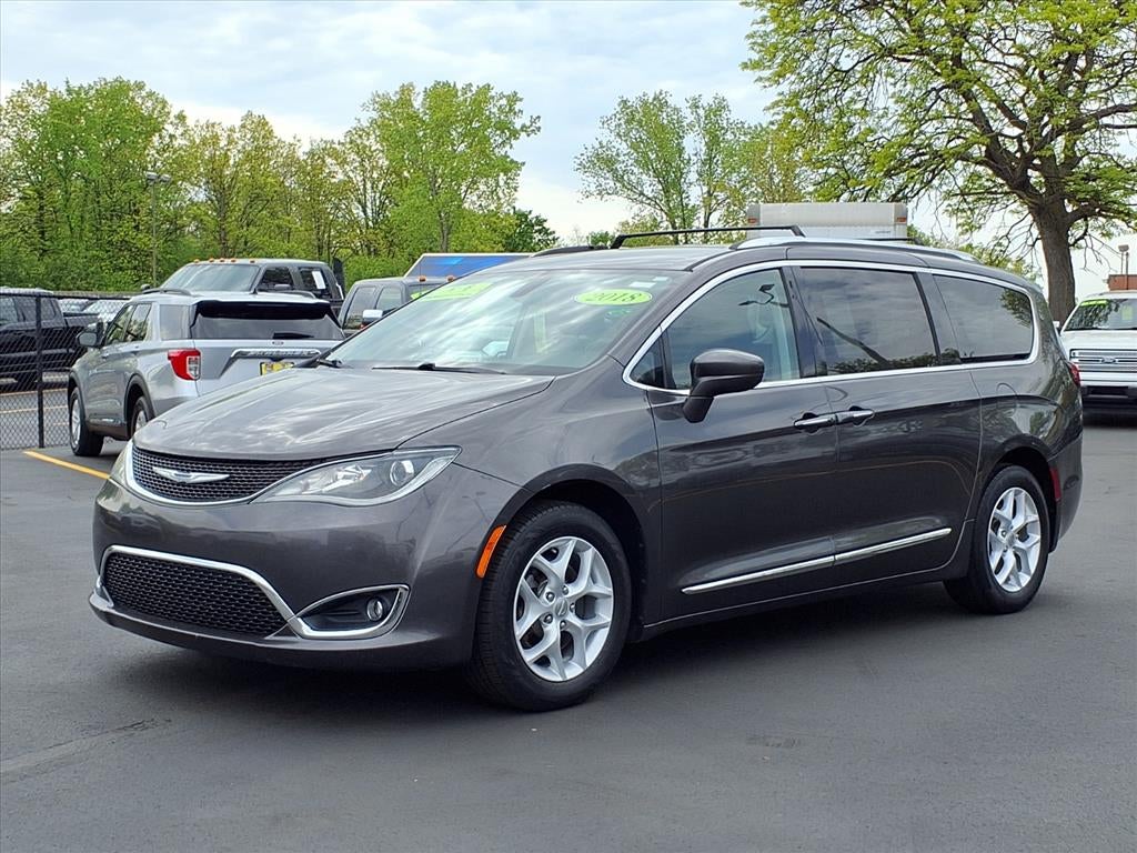 2018 Chrysler Pacifica Touring L's photo
