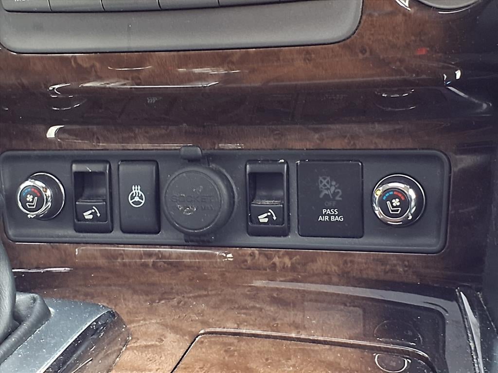 2012 INFINITI QX56 7-passenger