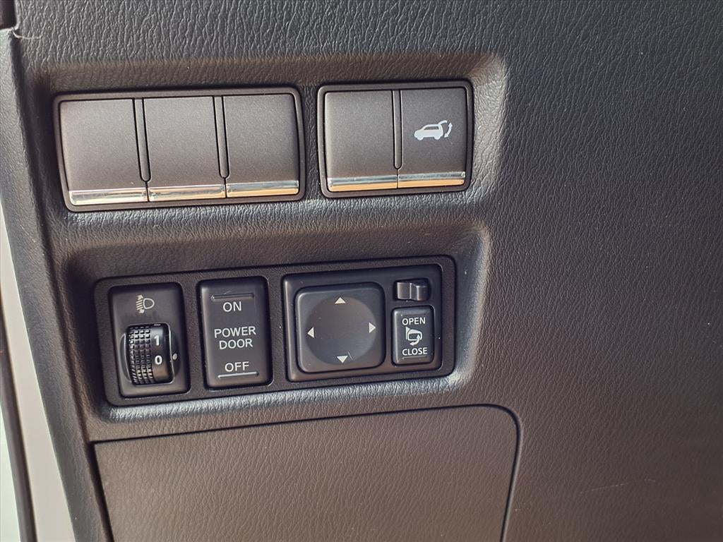 2012 INFINITI QX56 7-passenger