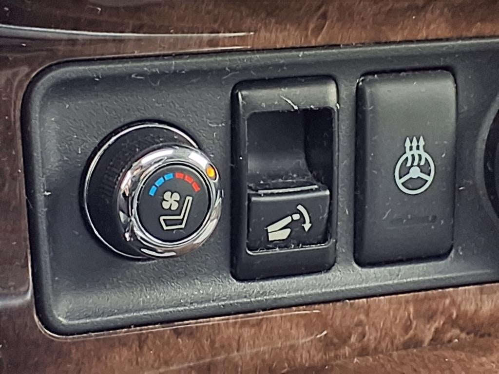 2012 INFINITI QX56 7-passenger