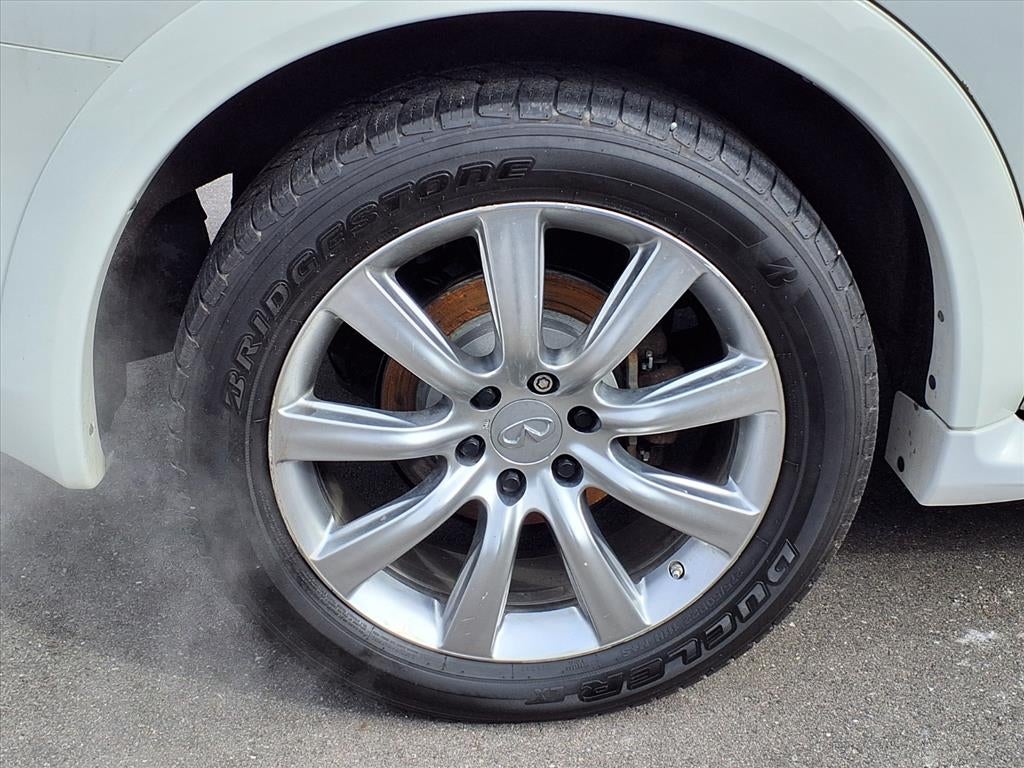 2012 INFINITI QX56 7-passenger