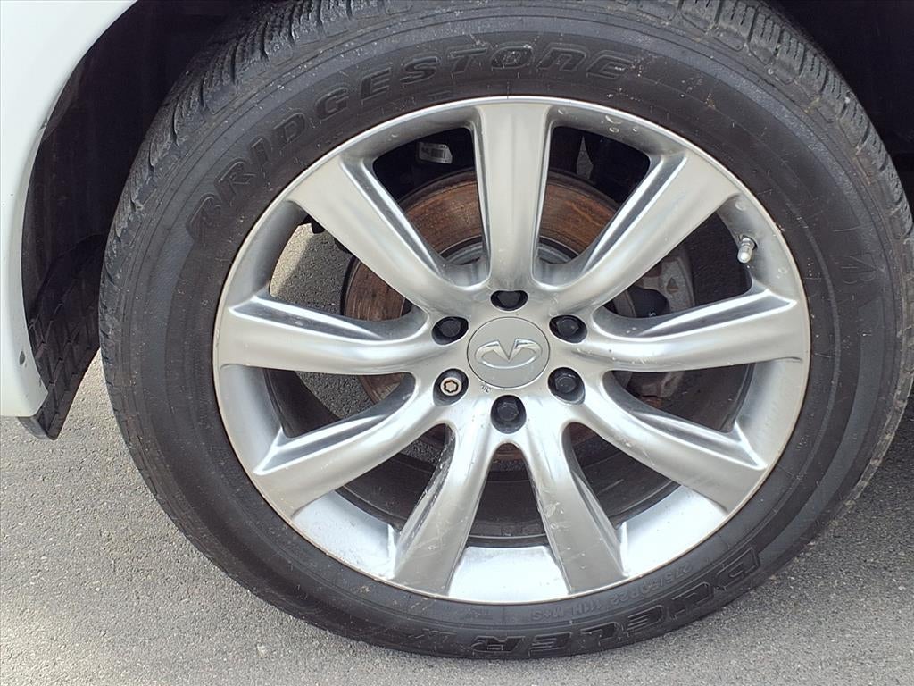 2012 INFINITI QX56 7-passenger