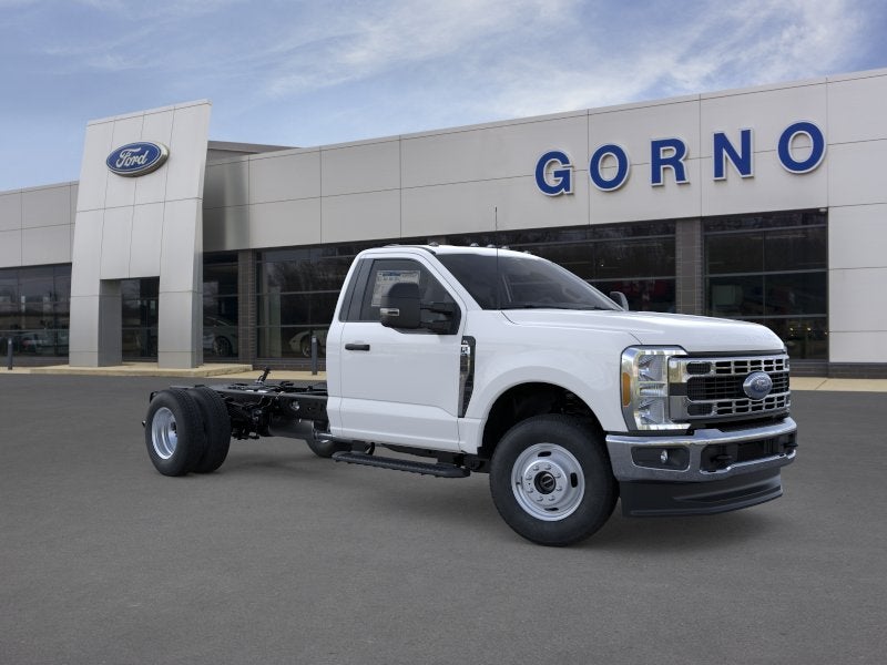2025 Ford Chassis Cab F-350® XL